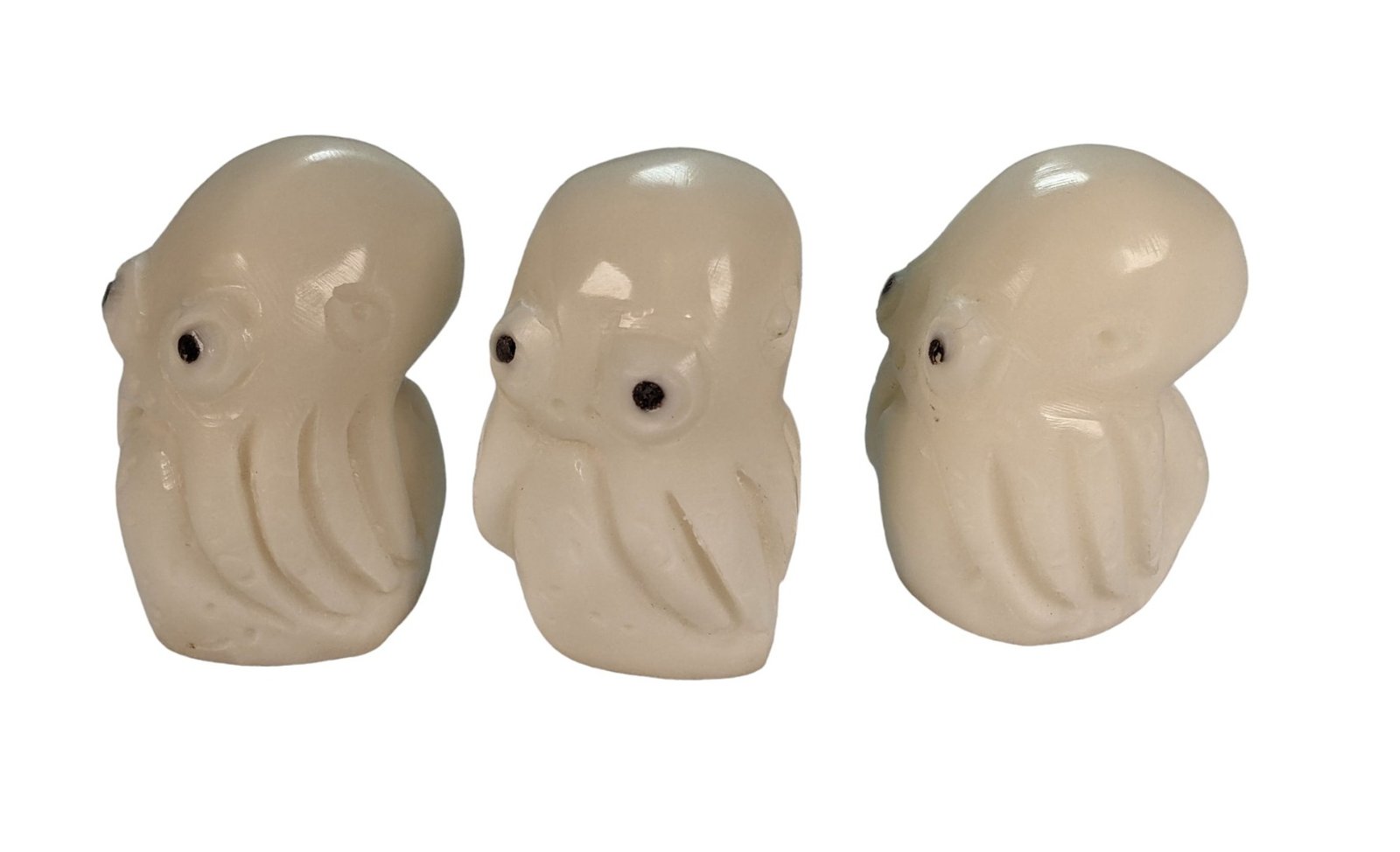 513288_ac57ad6b-de8e-4ca8-9c52-6cf14dbd98750.jpg Tagua Carving Octopus